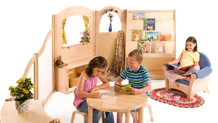 3 kids in Roomscapes corner